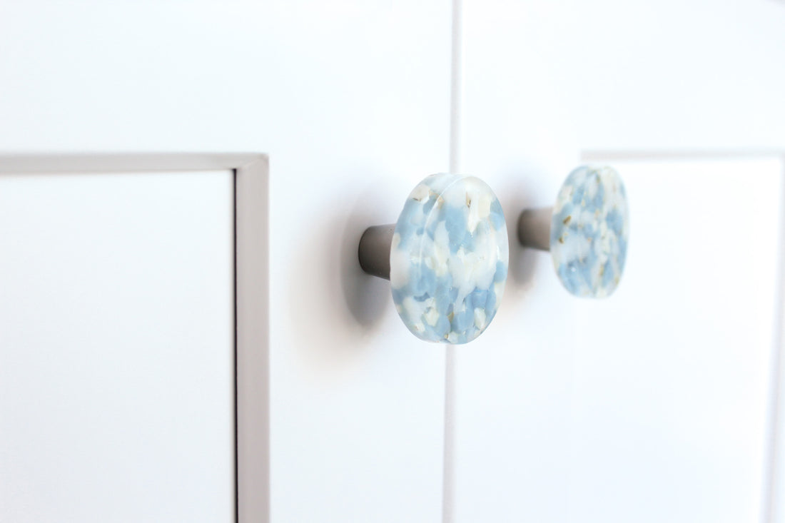 Pebbles | Powder Sand | 1.5" Circle Knob