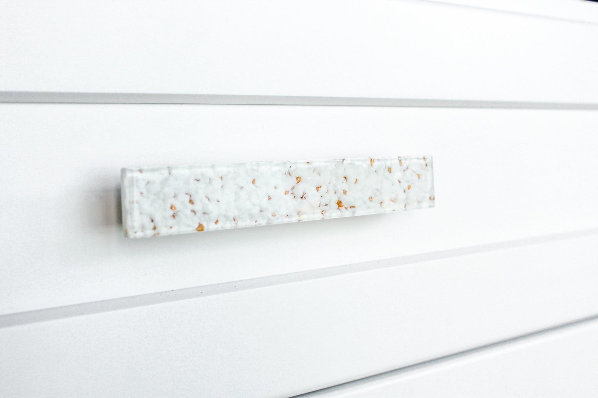 Pebble | Gold Fleck White | 4” CC Pull