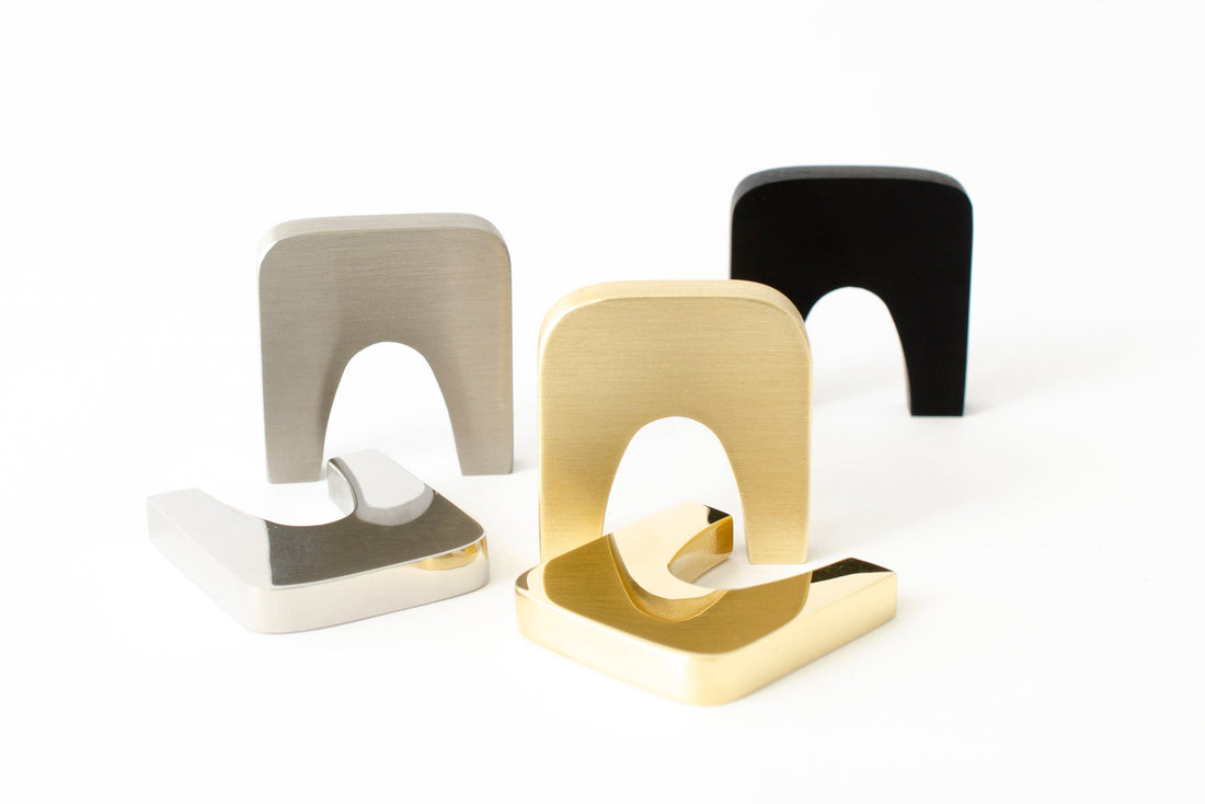 Bridge 32 | Brushed Brass Knob