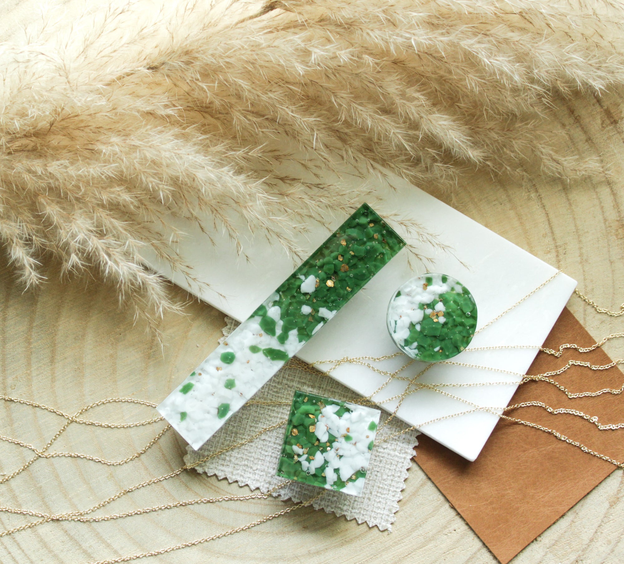 Pebble | Gold Fleck Olive | 1.5" Square Knob